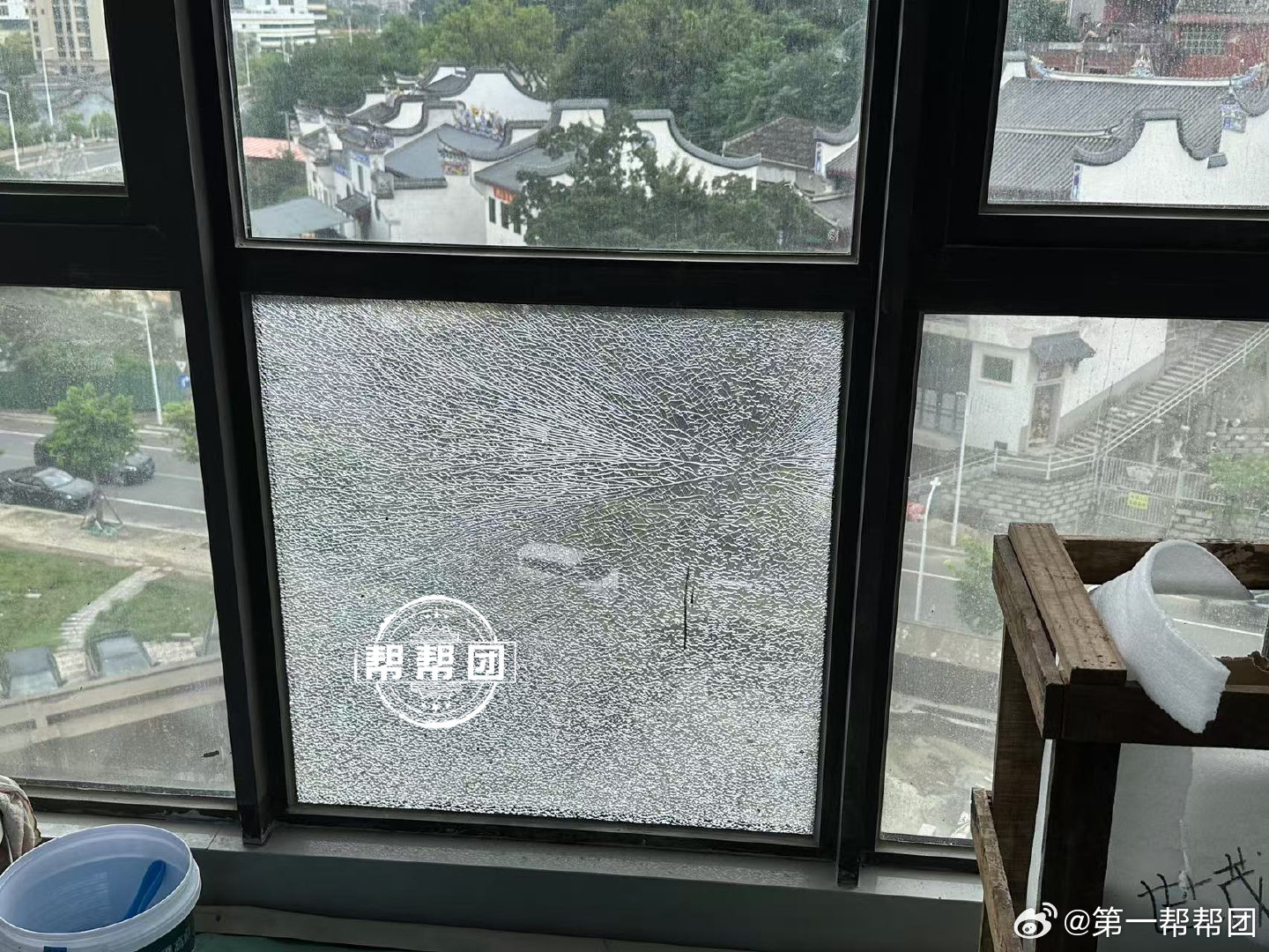 玻璃爆裂事件